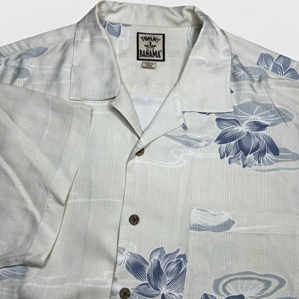 Vintage Tommy Bahama Shirt Mens Large Cream Lotus Flower 100% Silk Loop Collar